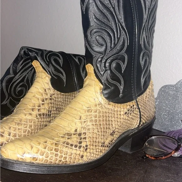 Women’s roper boots - Picture 2 of 2